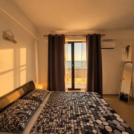 18 Mamaia Nord * Navodari